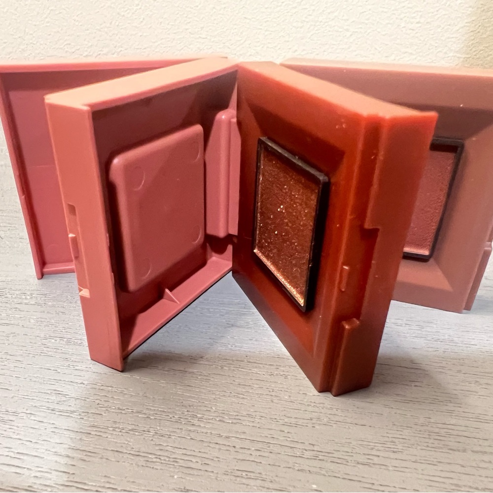 New Maybelline shawdow blocks